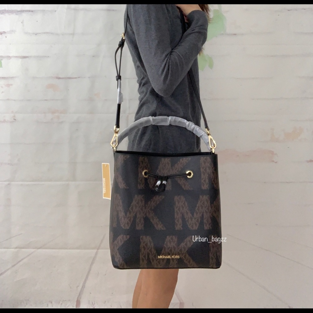 Michael Kors Suri Large Bucket Messenger & Wallet - Picture 7 of 16